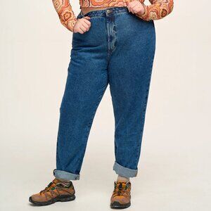 NWT Lucy & Yak Dana - Mom Denim Jeans in Mid Wash Blue